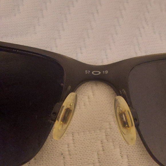 Men's Oakley sunglasses - Picture 4 of 11